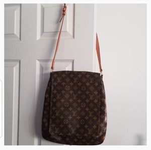 Louis Vuitton Authentic Musette GM crossbody